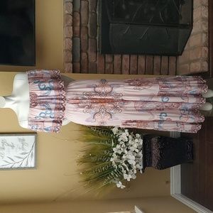 🆕️ VENUS Blush Paisley Print Off Shoulder Tiered Maxi Dress SIZE: S